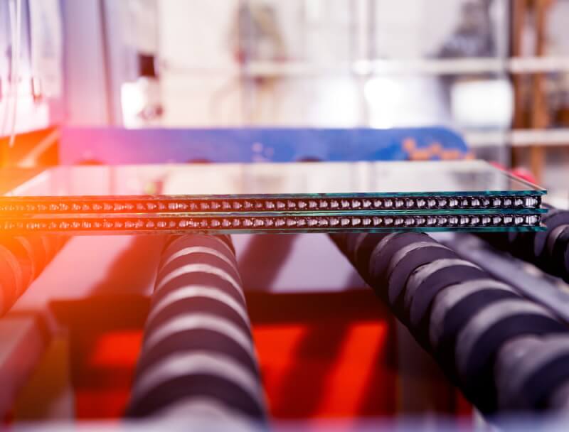 Unità di vetro sui rulli di una linea di produzione